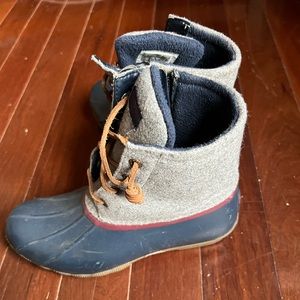 Women’s Sperry Saltwater Grey Wool Blue Burgundy Lace Up Duck Boots.